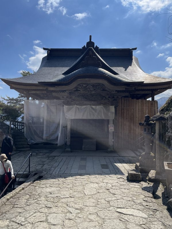 正面から見た開山堂