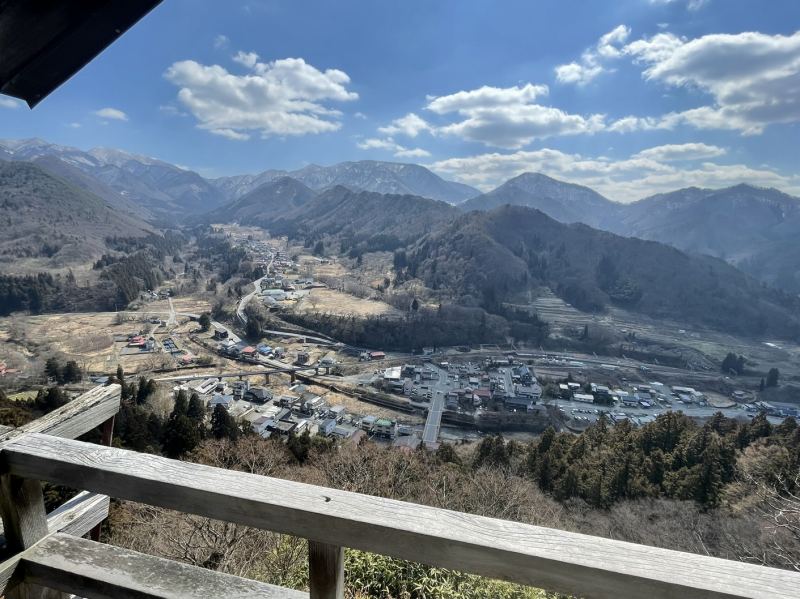 開山堂付近からみた麓の町
