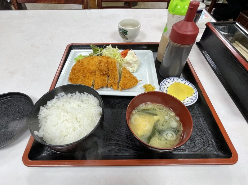 一葉本店の豚カツ定食